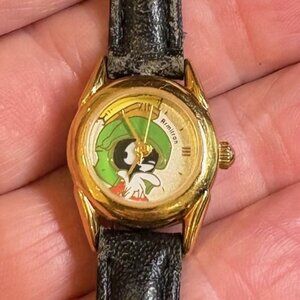 Women's 20mm Gold Tone Armitron Watch, Looney Tunes Sylvester the Cat, 2200/198